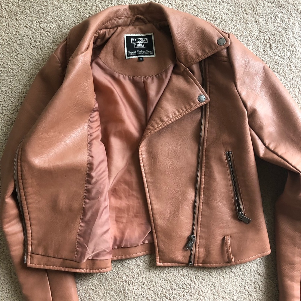 “Leather” jacket😍👱🏼‍♀️ - Picture 3 of 6
